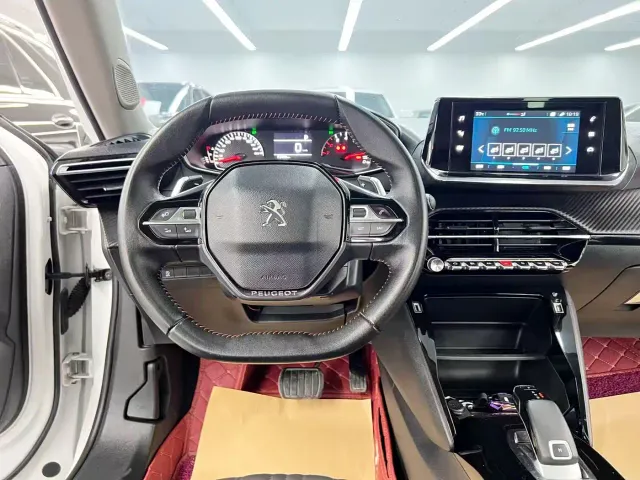 Peugeot 2008 — Фото автомобиля 10