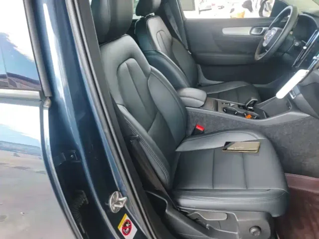 Volvo XC40 — Фото автомобиля 24
