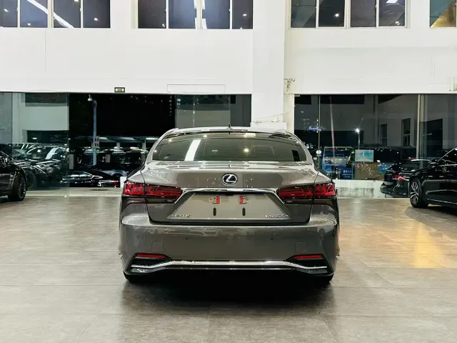 Lexus LS — Фото автомобиля 5