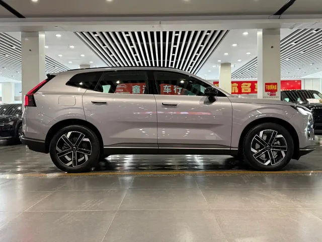 Volvo XC70 Plug-in Hybrid — Фото автомобиля 8