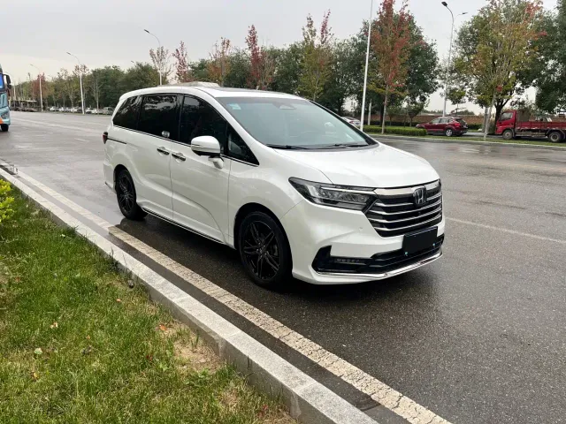 Honda Odyssey — Фото автомобиля 3