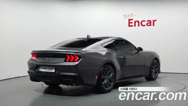 Ford Mustang — Фото автомобиля 2
