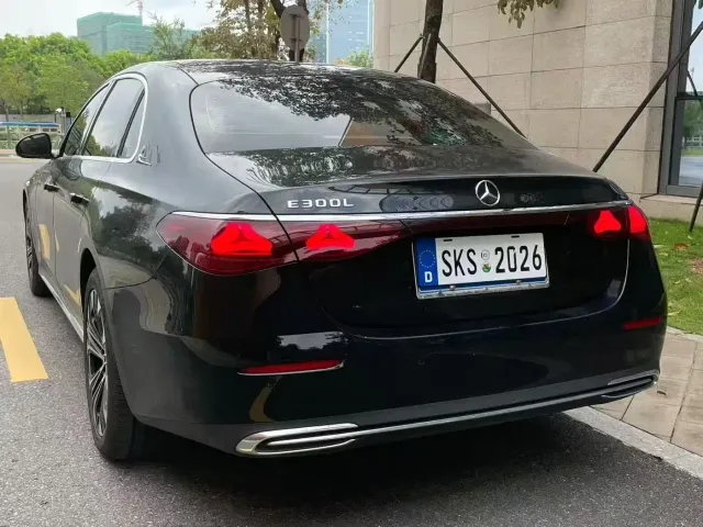Mercedes-Benz E-Class — Фото автомобиля 5