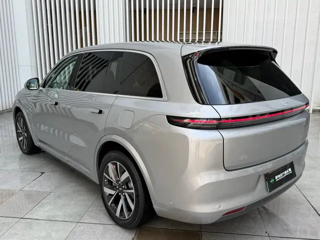 Li Auto L8 — Фото автомобиля 6