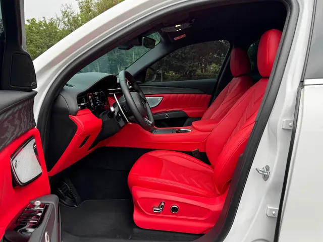 Maserati Grecale — Фото автомобиля 10