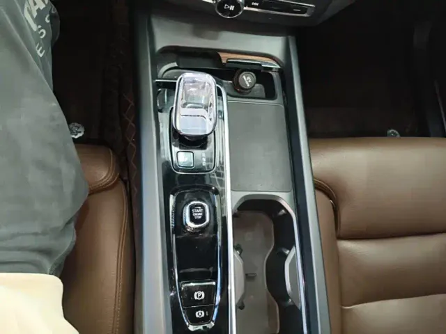 Volvo XC60 — Фото автомобиля 13