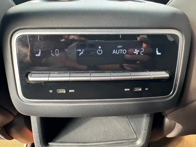 Li Auto L8 — Фото автомобиля 9