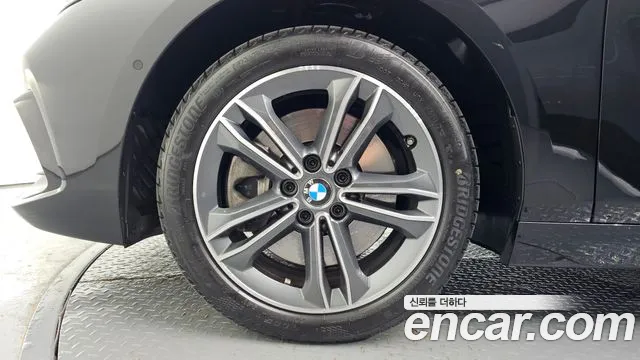 BMW 1 Series F40 — Фото автомобиля 5