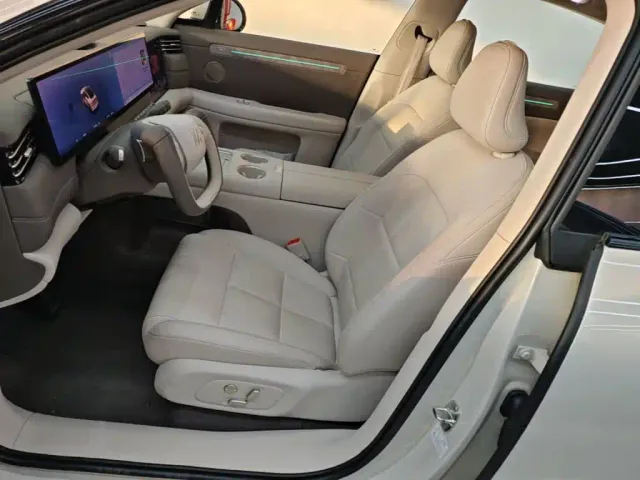 IM Motors LS6 — Фото автомобиля 14
