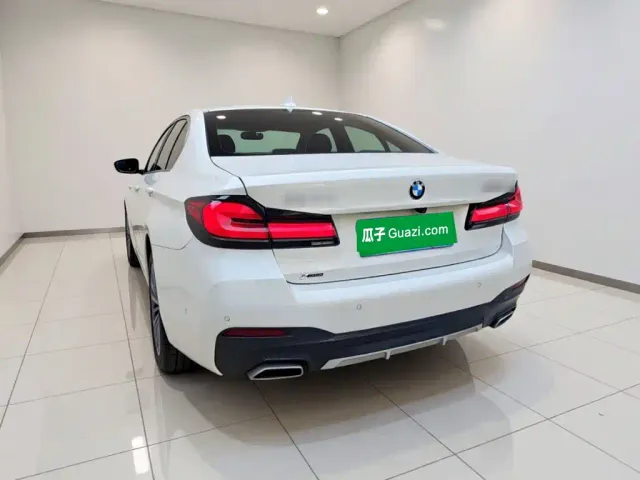 BMW 5 Series — Фото автомобиля 4