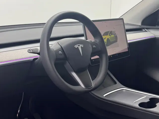 Tesla Model Y — Фото автомобиля 8
