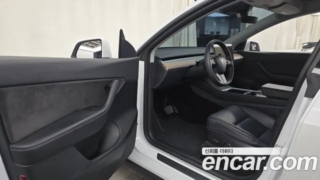 Tesla Model Y — Фото автомобиля 6