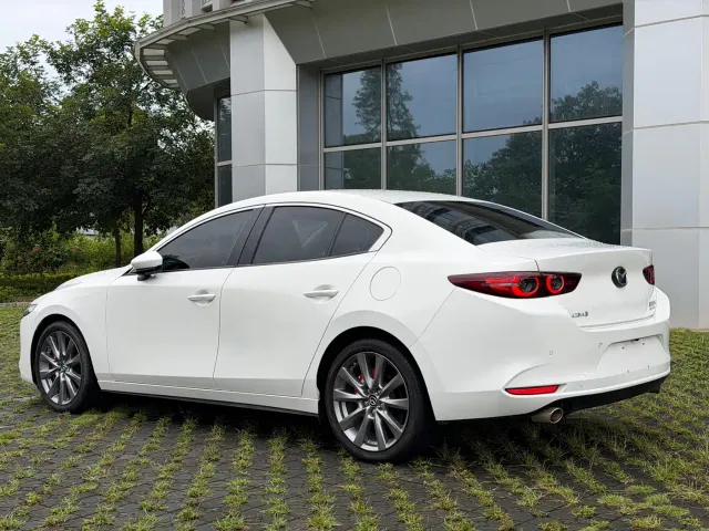 Mazda Axela — Фото автомобиля 6