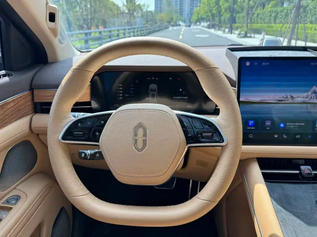 Aito M7 — Фото автомобиля 17