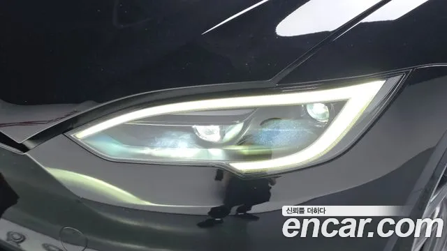 Tesla Model S — Фото автомобиля 21