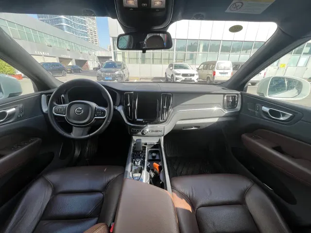 Volvo XC60 — Фото автомобиля 11