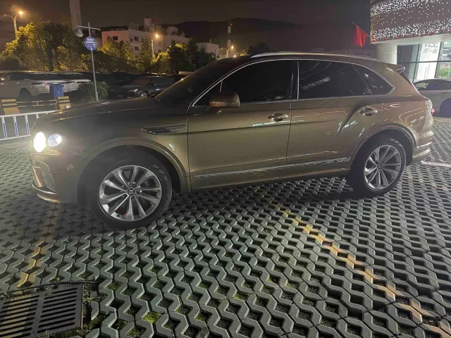 Bentley Bentayga — Фото автомобиля 4