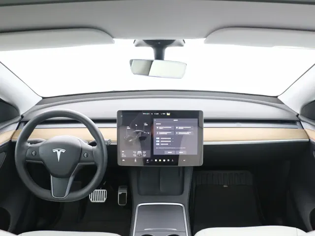 Tesla Model Y — Фото автомобиля 5