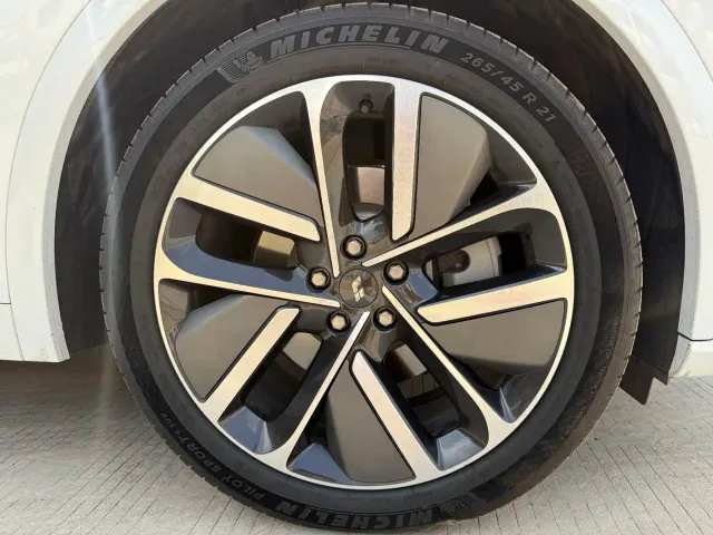Li Auto L7 — Фото автомобиля 5
