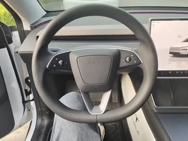 Tesla Model Y — Фото автомобиля 15