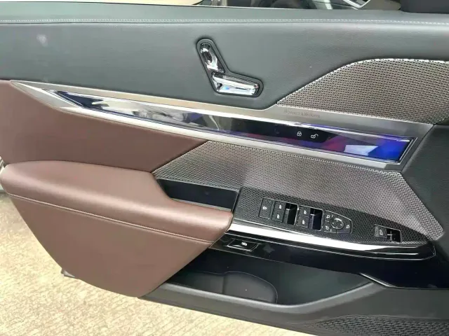 BMW 7 Series — Фото автомобиля 3