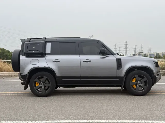 Land Rover Defender — Фото автомобиля 7