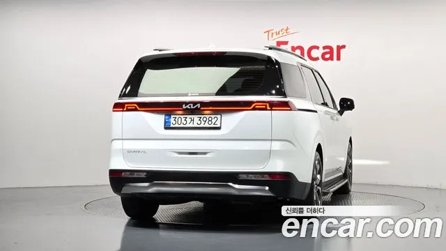 Kia Carnival Generation 4 — Фото автомобиля 4