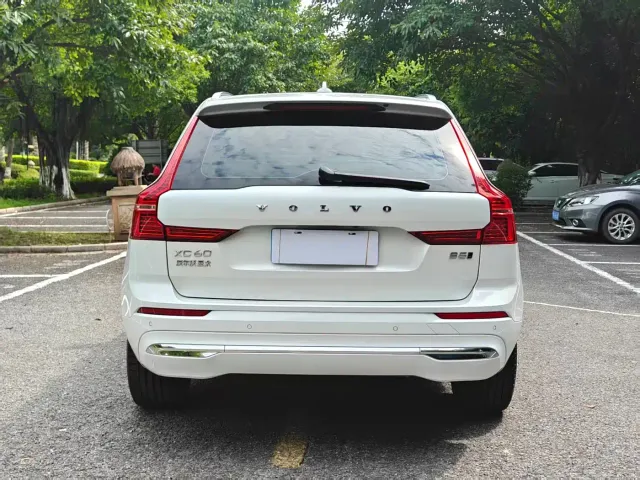 Volvo XC60 — Фото автомобиля 8