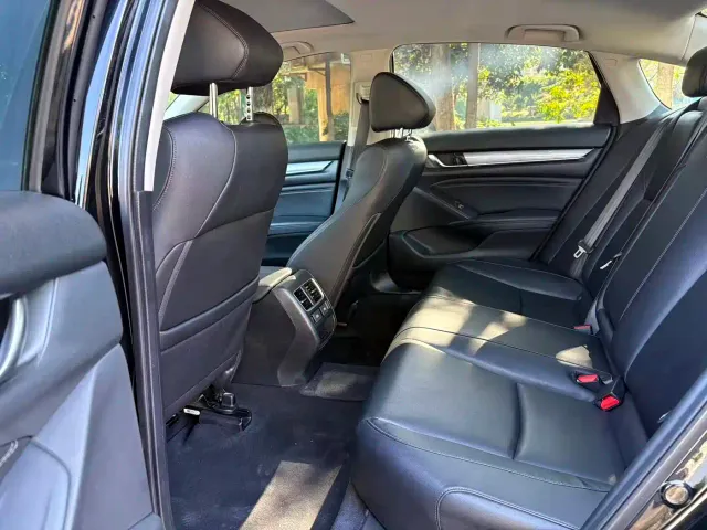 Honda Accord — Фото автомобиля 10