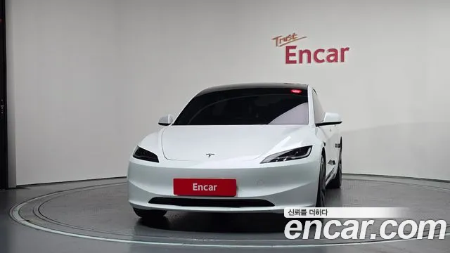 Tesla Model 3 — Фото автомобиля 3