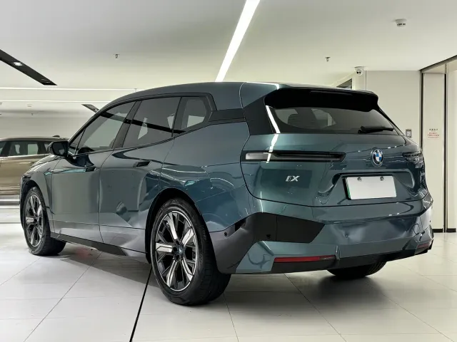 BMW iX — Фото автомобиля 5
