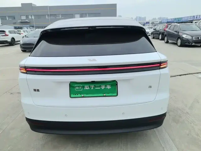Li Auto i6 — Фото автомобиля 5