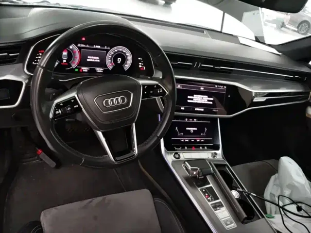 Audi A6L — Фото автомобиля 9