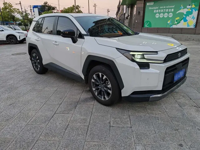 Toyota RAV4 — Фото автомобиля 3