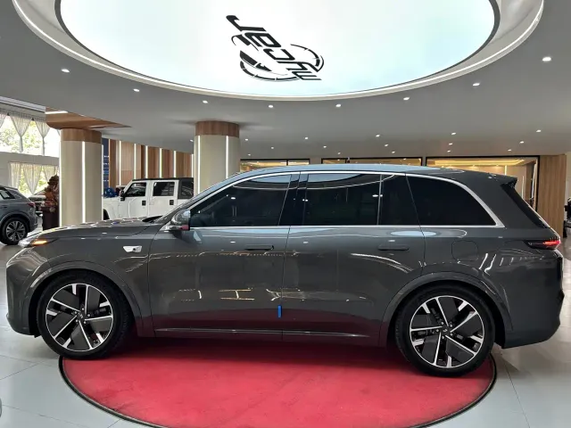 Li Auto L8 — Фото автомобиля 8