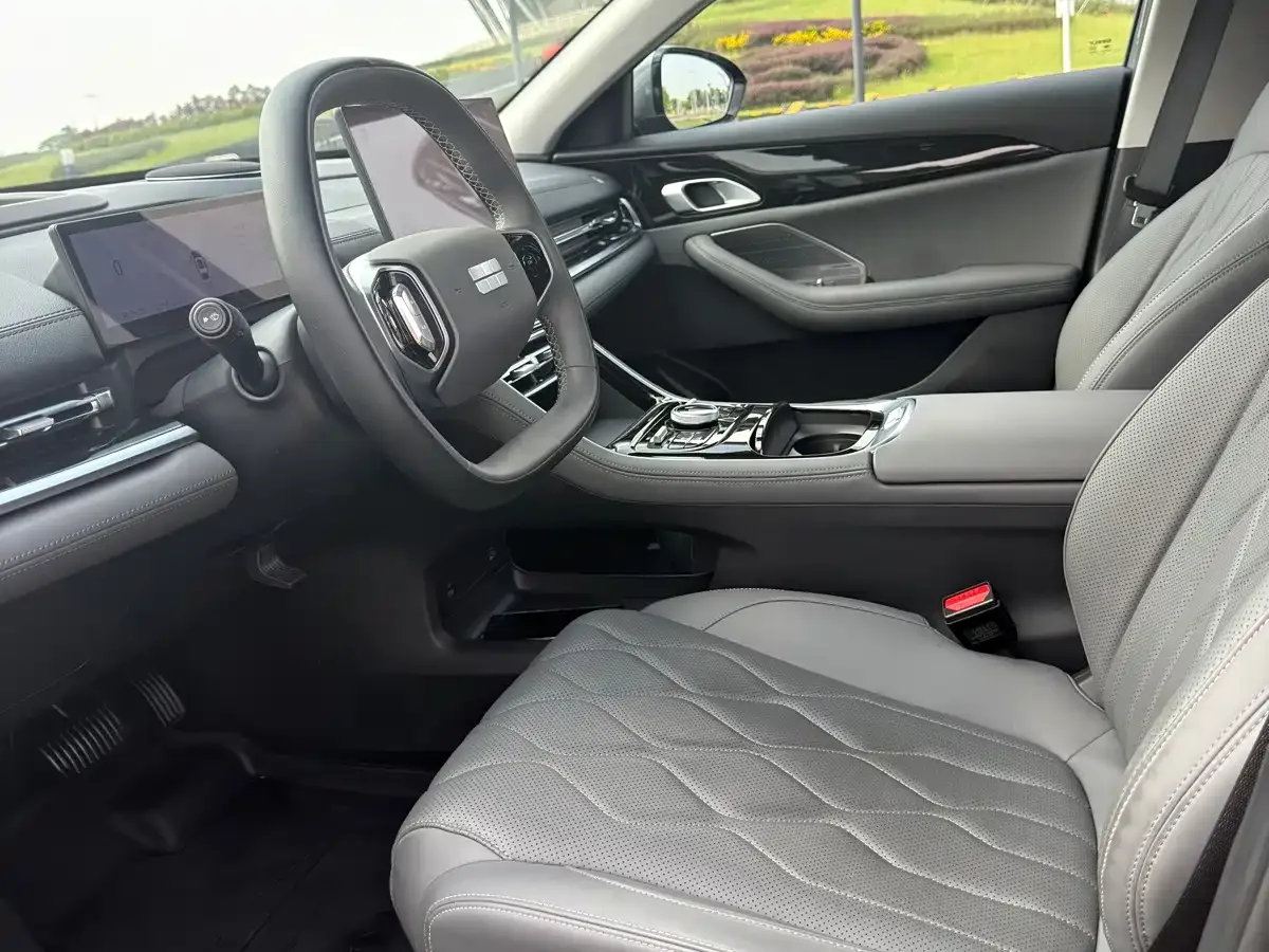 Geely Galaxy Galaxy A7 2025 EM-i 150km Explorer+ Edition — Фото автомобиля 12