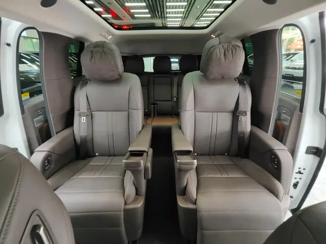 Li Auto MEGA — Фото автомобиля 9