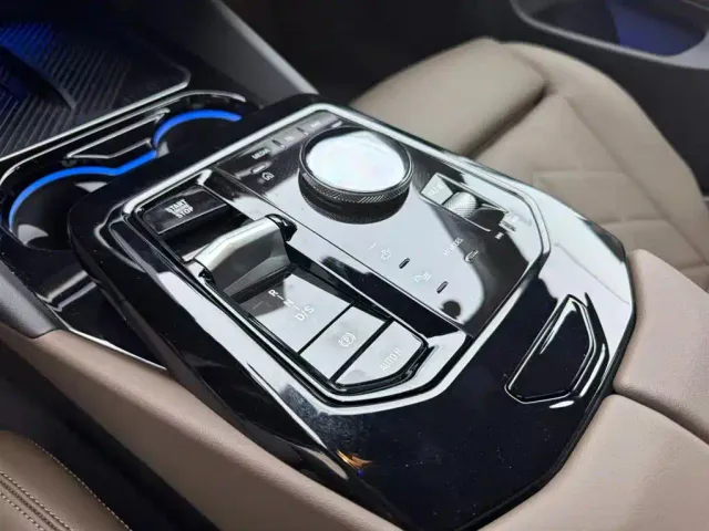 BMW 5 Series — Фото автомобиля 11