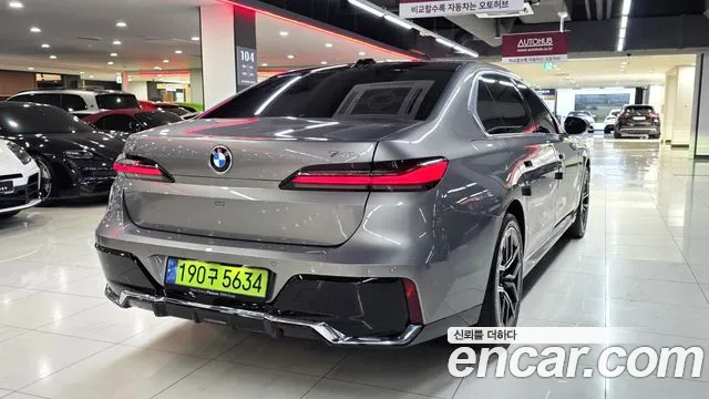 BMW 7-Series 7 серия (G70) 740i xDrive M Sport — Фото автомобиля 8