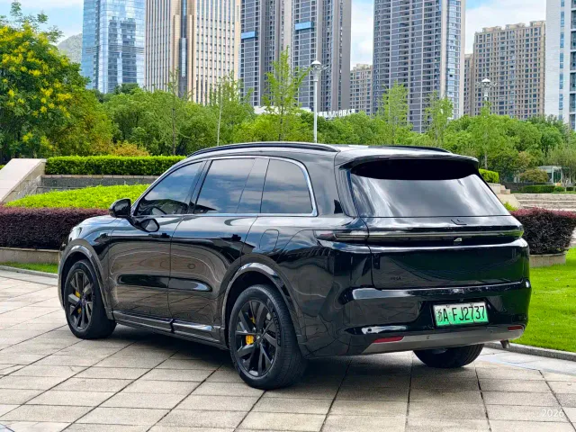 Li Auto L8 — Фото автомобиля 17