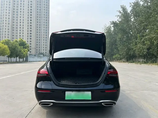 Mercedes-Benz E-Class — Фото автомобиля 17