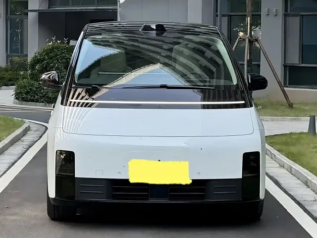 Li Auto MEGA — Фото автомобиля 2