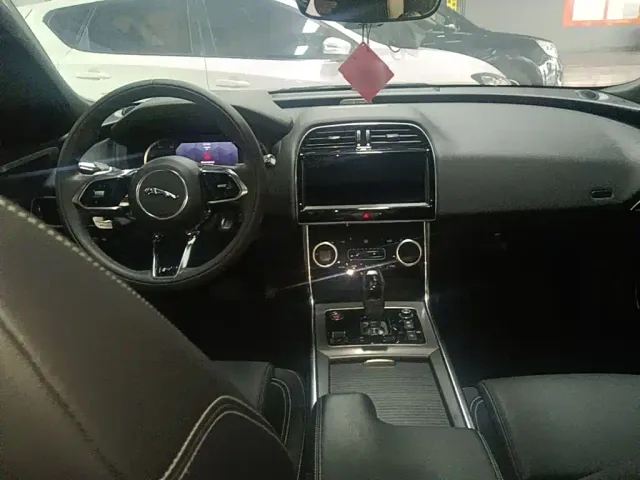 Jaguar XEL — Фото автомобиля 9