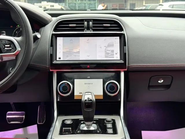Jaguar XEL — Фото автомобиля 8