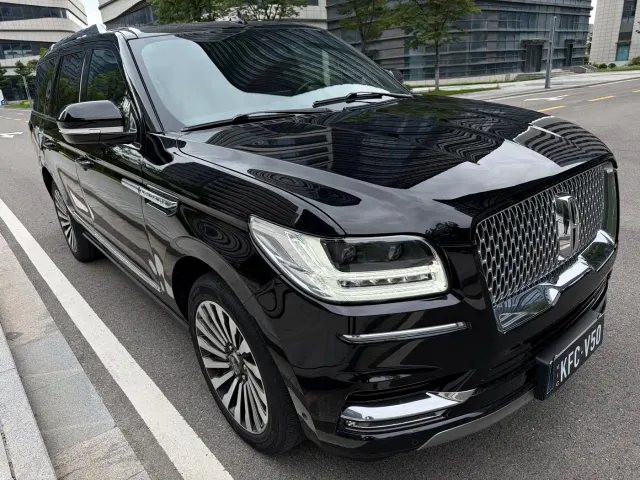 Lincoln Navigator — Фото автомобиля 4