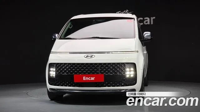 Hyundai Staria Staria Lounge 9 мест — Фото автомобиля 3