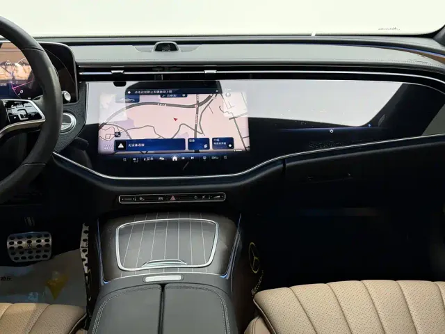 Mercedes-Benz E-Class — Фото автомобиля 26