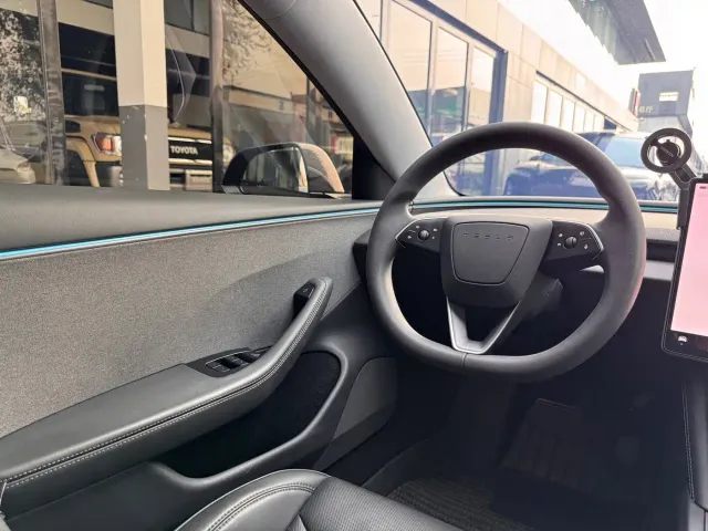Tesla Model 3 2025 Model Rear-Wheel Drive Edition — Фото автомобиля 14