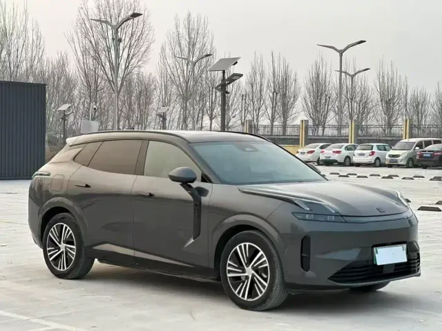 Lynk & Co 08 EM-P — Фото автомобиля 3