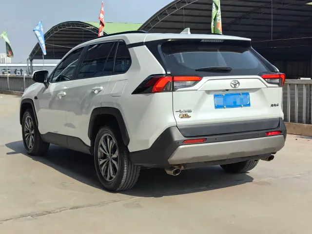 Toyota RAV4 — Фото автомобиля 5